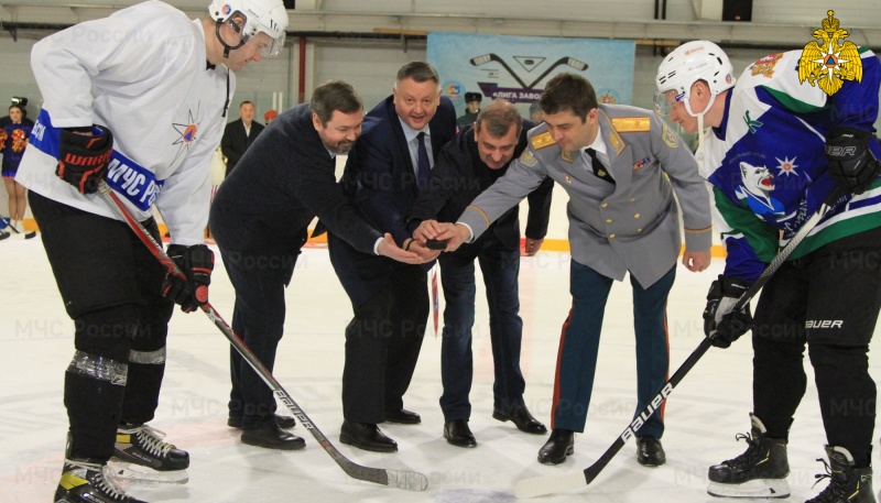В Екатеринбурге состоялся I межрегиональный турнир по хоккею с шайбой среди команд МЧС России