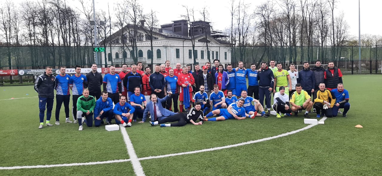 Спасатели МЧС России приняли участие в товарищеском матче между сборными командами врачей, артистов, спортсменов и специалистов банка