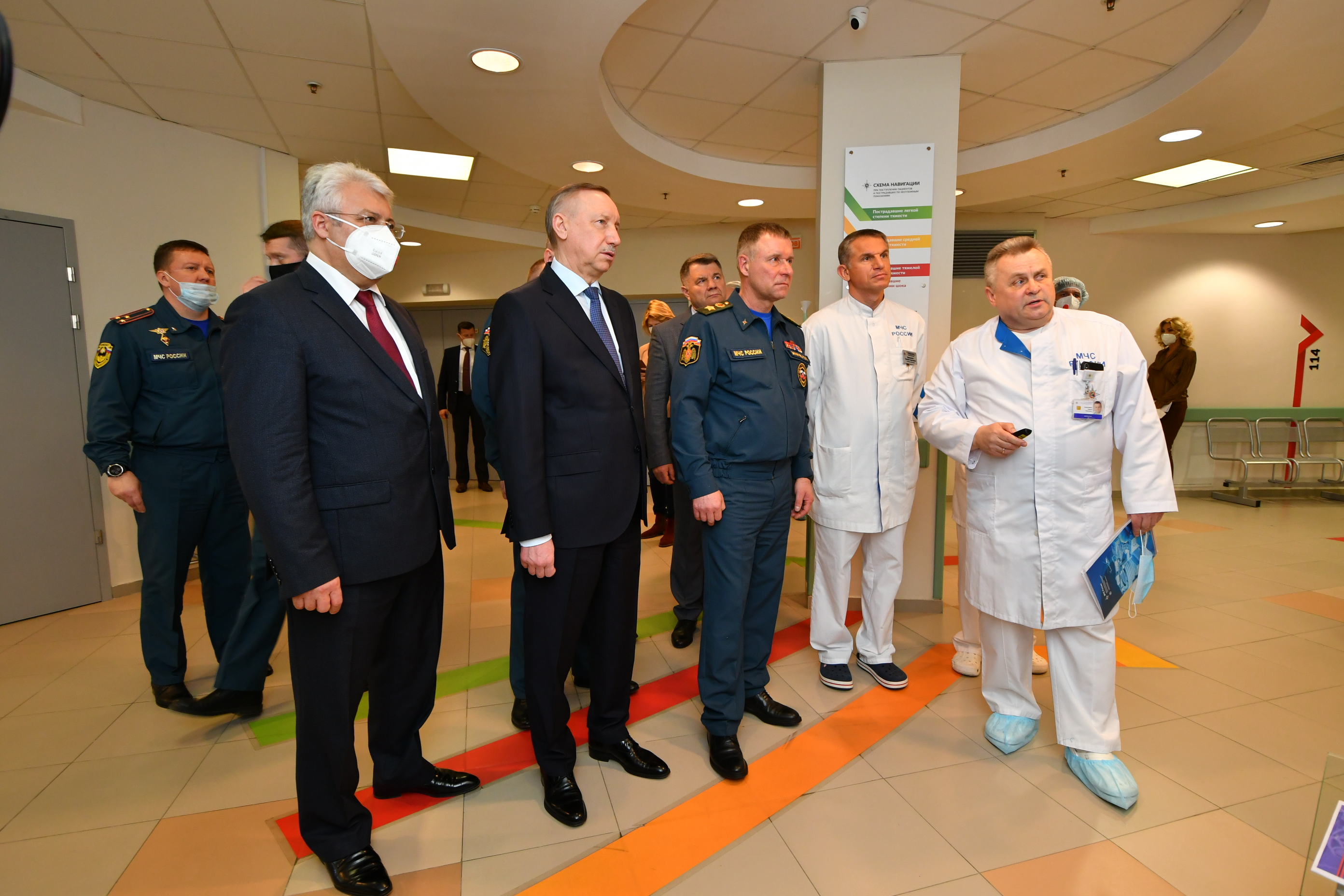 Евгений Зиничев посетил в Санкт-Петербурге пострадавших на пожаре на Невской мануфактуре огнеборцев