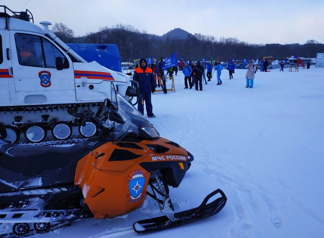 Спасатели МЧС России обеспечили безопасность проведения международного лыжного марафона на Сахалине