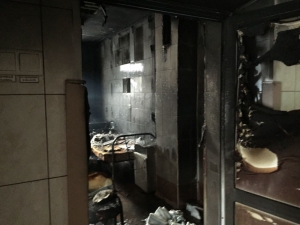 Новосибирские пожарные оперативно ликвидировали пожар в городской больнице Октябрьского района