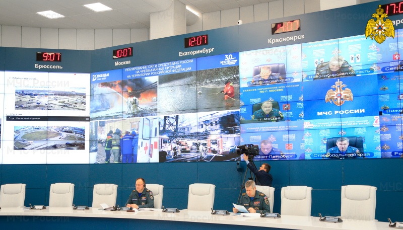 Подразделения МЧС России ежедневно проводят дезинфекцию объектов транспортной инфраструктуры и жизнеобеспечения