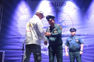 Три километра адреналина: в Новосибирской области определили лучших в единственных в России соревнованиях «Маршрут выживания» (фото)