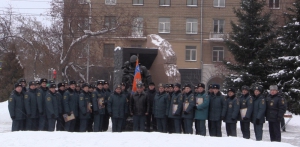 15 сотрудников МЧС получили первые специальные звания