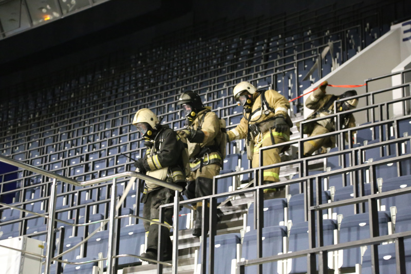 В регионах России пожарные отрабатывают навыки спасения людей при пожарах