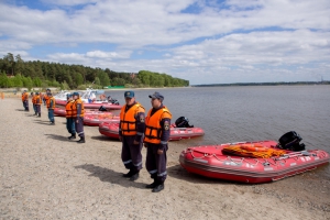 Сотрудники МЧС России предостерегают от купания на «диких» пляжах