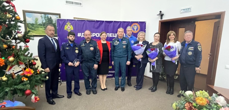 В МЧС России чествовали добровольцев