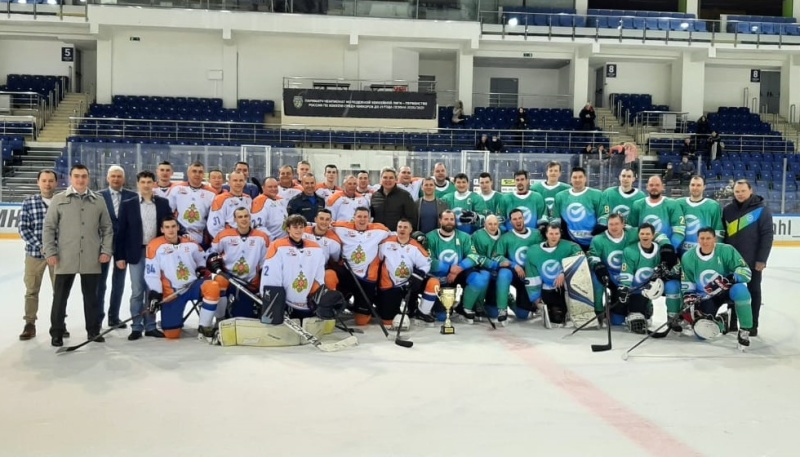 Сборные команды по хоккею МЧС России и Сбербанка сразились в товарищеском матче