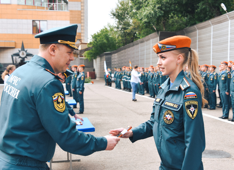 В Академии ГПС МЧС России 208 курсантов получили первые офицерские звания