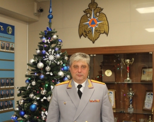 Начальник Главного управления МЧС России по Новосибирской области Виктор Орлов поздравляет жителей с Новым годом