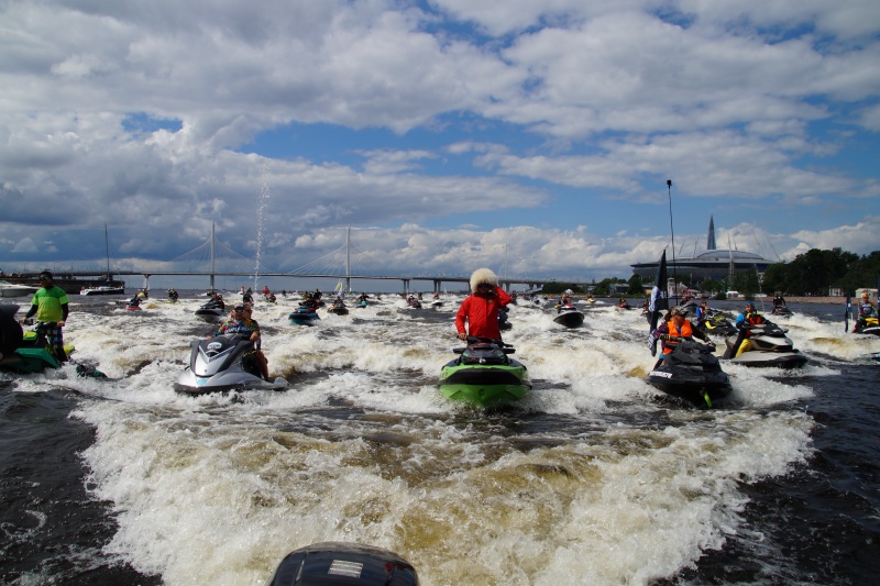 При содействии ГИМС МЧС России в Санкт-Петербурге стартовал сезон гидроциклов