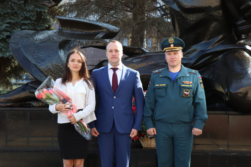 Заместитель министра Виктор Ничипорчук вручил специальные звания и награды специалистам Нижегородского МЧС России