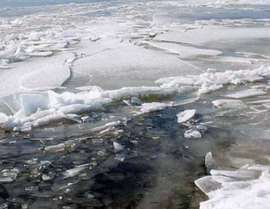 Выходить и выезжать на лед категорически запрещено