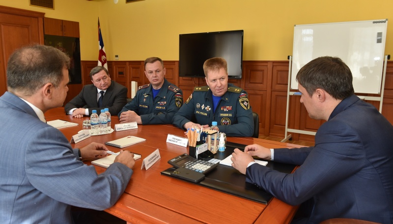 Заместитель главы МЧС России Николай Гречушкин в Перми представил нового начальника регионального МЧС