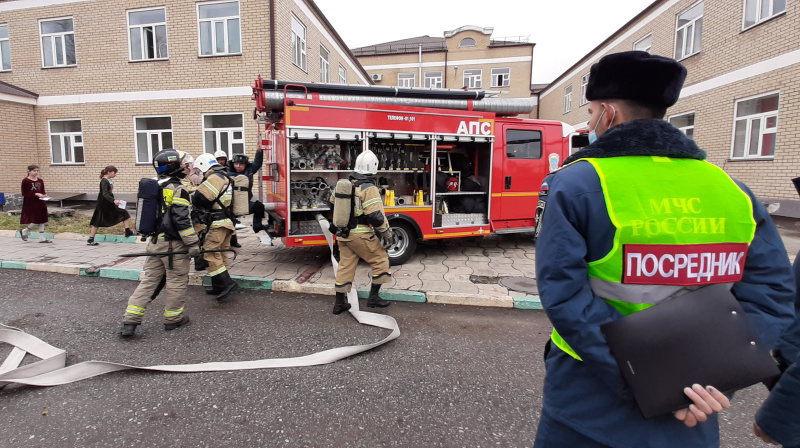 Грозненские пожарные провели учения в детском реабилитационном центре