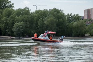 За минувшие сутки на водных объектах Новосибирской области спасли двух мужчин