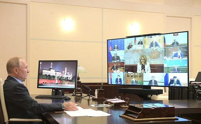 Евгений Зиничев доложил Владимиру Путину о ликвидации последствий паводка в ДФО и пожаров в Воронежской области