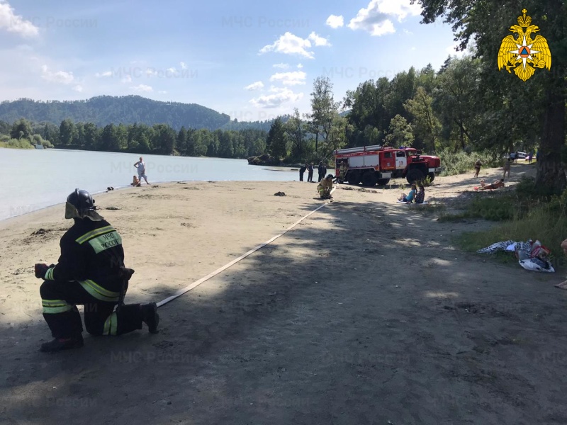 Спасатели Алтайского края обеспечивают безопасность отдыхающих на туристических объектах