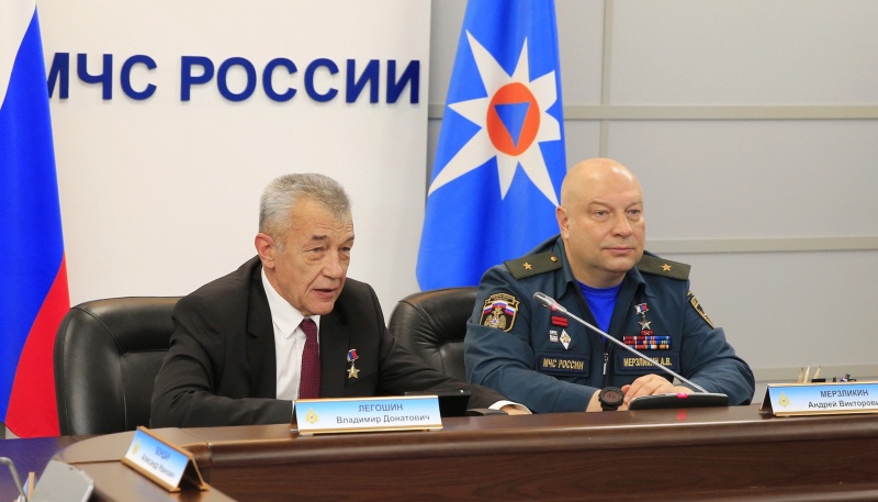 МЧС России организован «круглый стол» ко Дню Героев Отечества