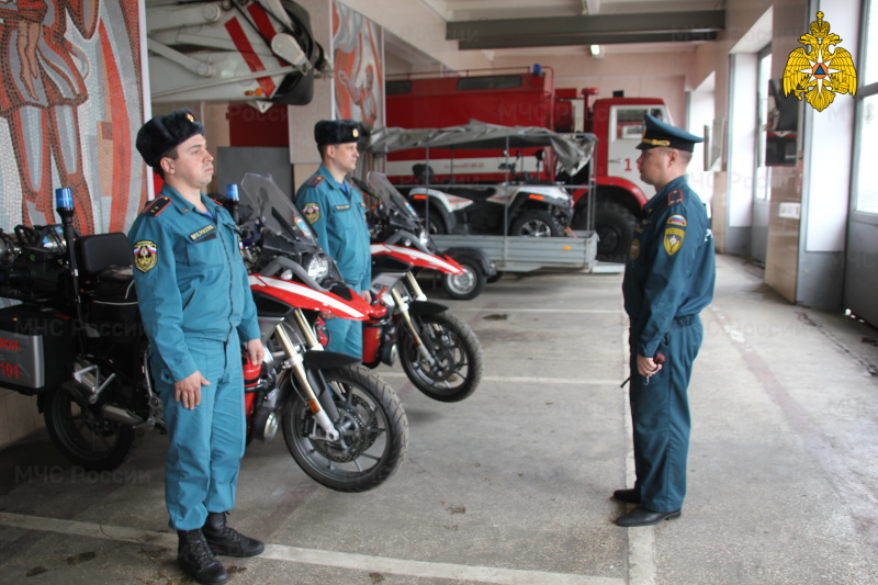 Пожарную обстановку в Курской области контролируют мотогруппы МЧС России (видео)