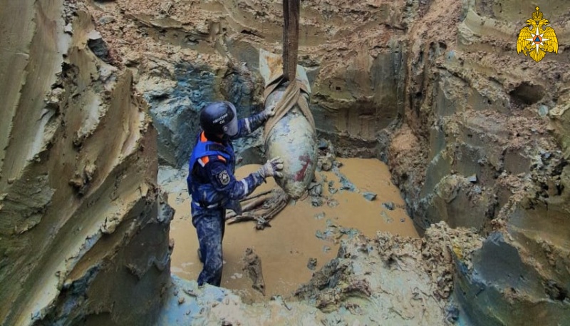 Специалисты Невского спасательного центра МЧС России обезвредили 500-килограммовую фугасную авиабомбу