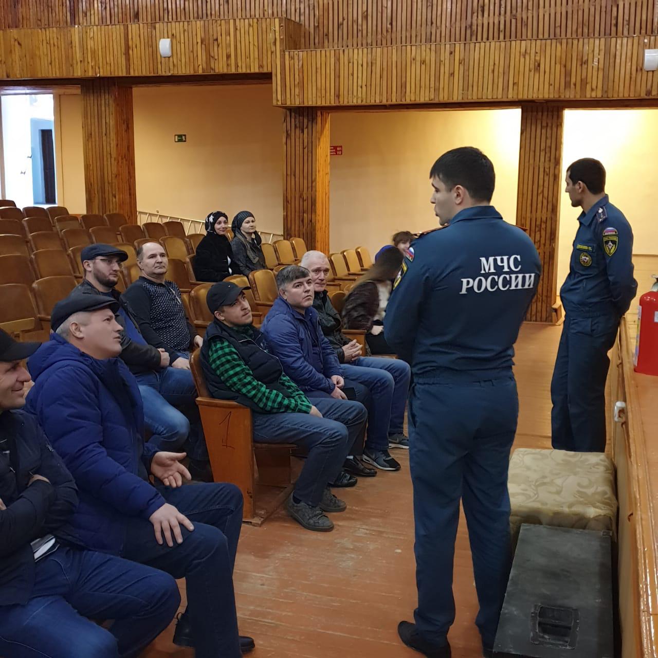 Жителей п. Сулак предупредили  об опасности сжигания сухой растительности и бытового мусора