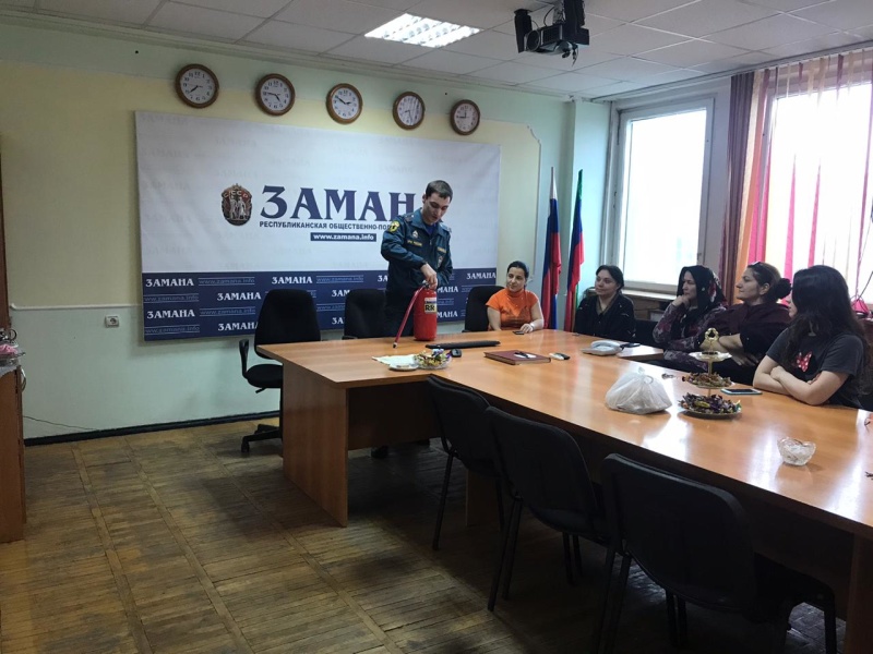 Сотрудники МЧС проводят профилактические мероприятия с работниками СМИ республики