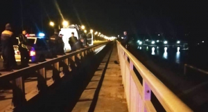 Сотрудники МЧС России при помощи альпинистского снаряжения спасли мужчину от суицида в городе Бердске