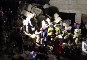 На месте обрушения стены в Новосибирске аварийно-спасательные работы завершены (фото, видео)