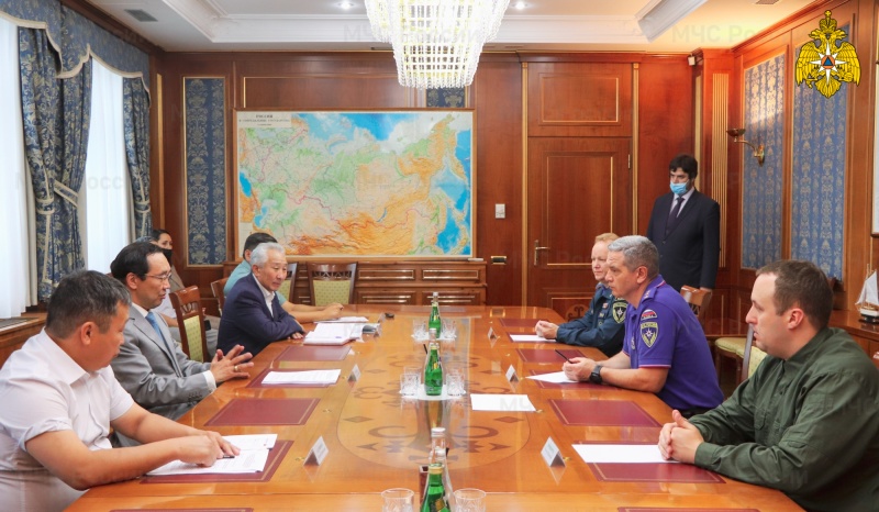 В Якутию для координации работ по тушению природных пожаров прибыла рабочая группа МЧС России