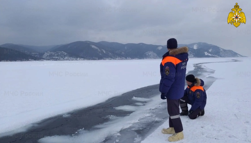 МЧС России: в весенний период выход на лед представляет угрозу