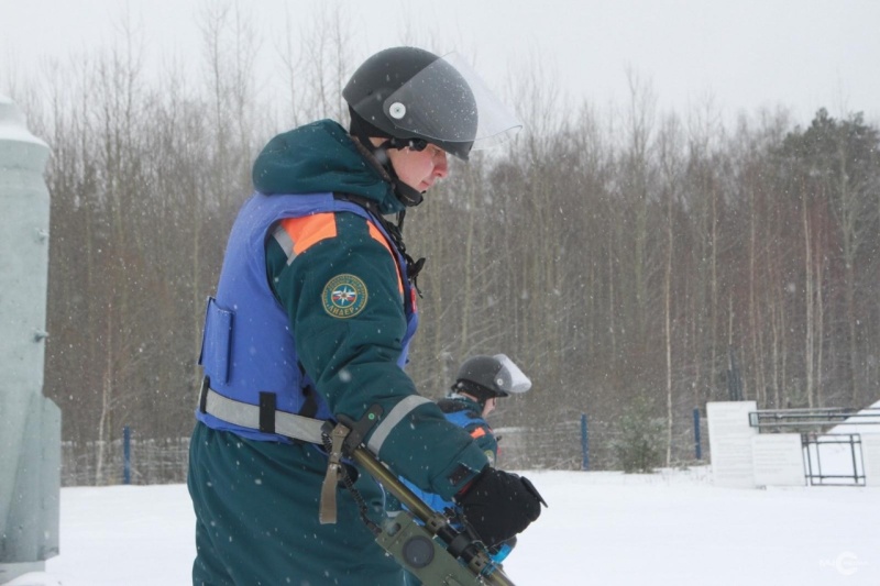 Спасатели Центра «Лидер» МЧС России провели операцию по обезвреживанию боеприпаса времён ВОВ в Москве