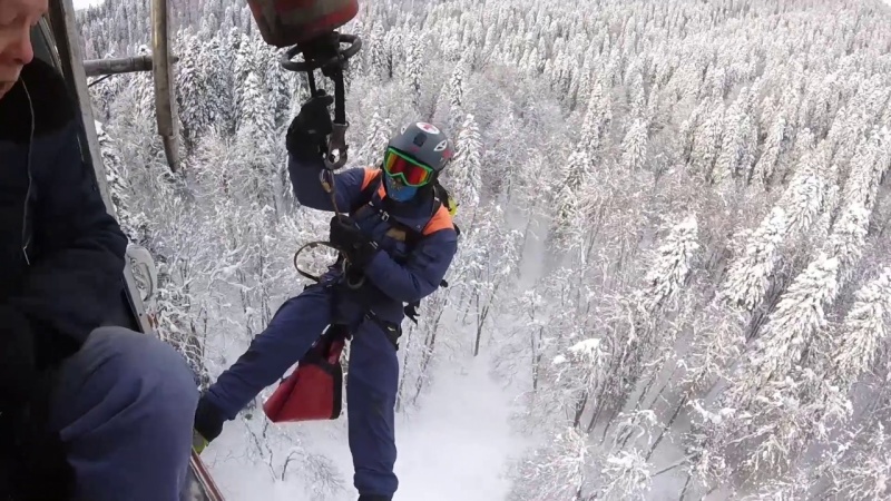 Спасатели МЧС России спасли сноубордиста с южного склона горы Каменный столб Краснодарского края
