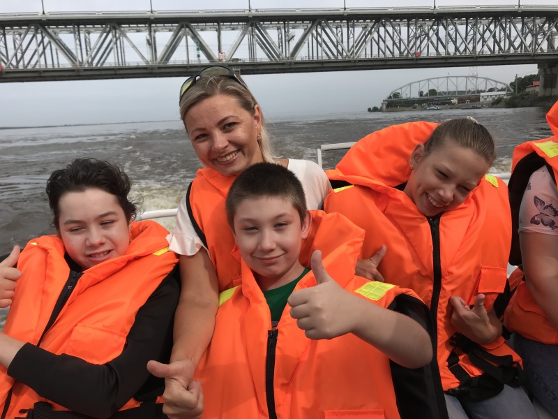 Для ребят с ограниченными возможностями хабаровские инспекторы ГИМС провели познавательное занятие о безопасности на воде