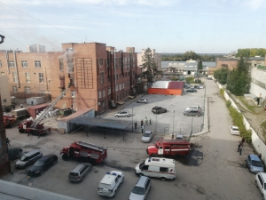 Пожарные спасли 10 человек на пожаре в Бердске