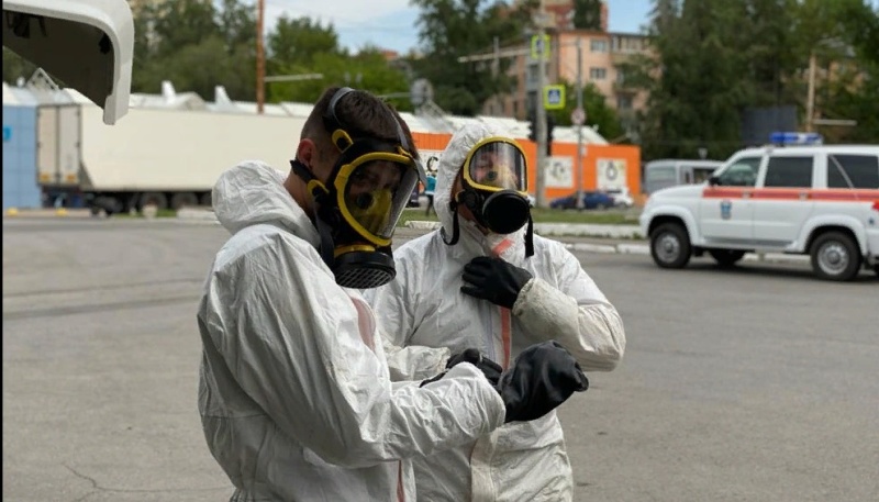 Подразделения Донского спасцентра МЧС России использовали более 10 тысяч литров дезинфицирующего раствора на обработку соцобъектов Юга страны