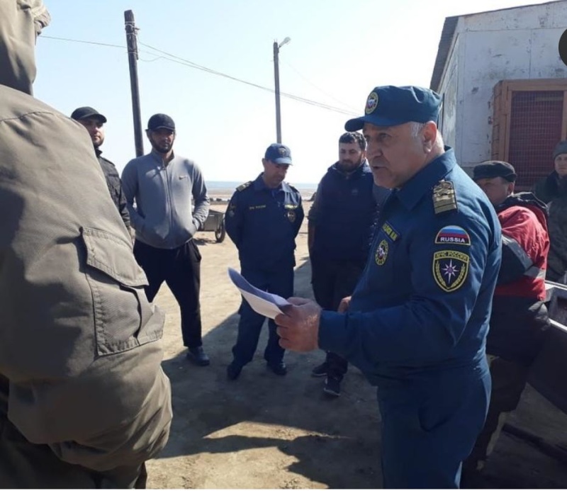 Инспекторы ГИМС обучают правилам пользования владельцев маломерных судов