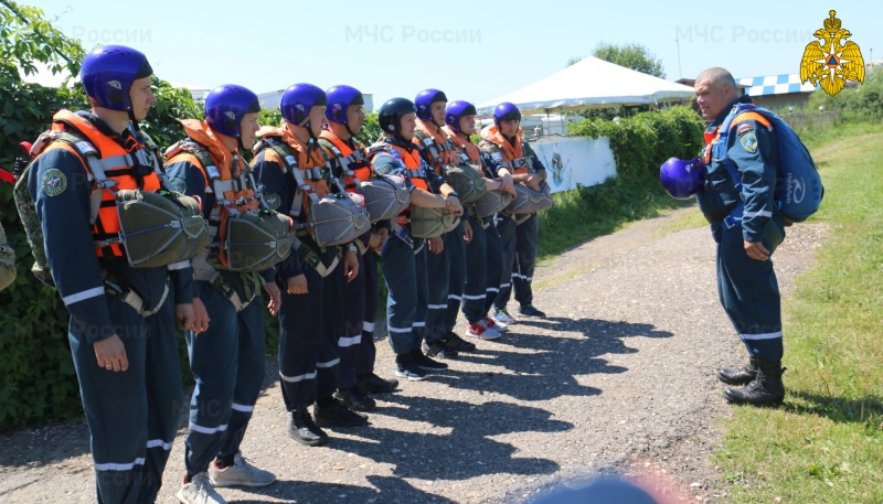 В Подмосковье спасатели МЧС России приводнились в акватории Рузского водохранилища (видео)