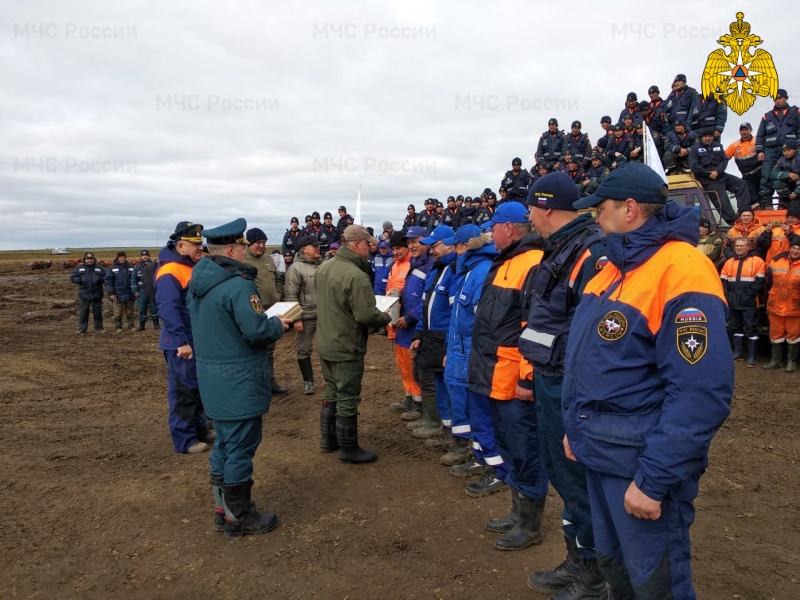 Глава МЧС России Евгений Зиничев поблагодарил спасателей за работу