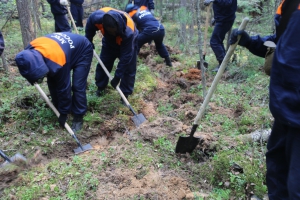 Спасатели МЧС России из Новосибирской области помогают защищать населённые пункты Иркутской области от лесных пожаров 