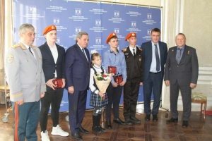 В Новосибирске наградили детей, проявивших героизм на пожарах (фото)