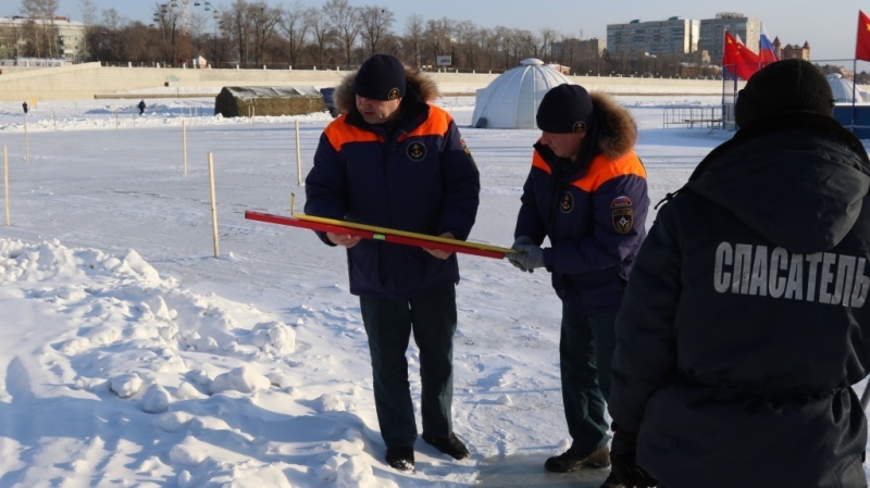 МЧС России продолжает работу по своевременному выводу ледовых переправ и зимников