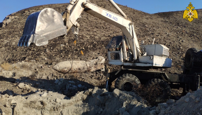 Пиротехники МЧС России обнаружили в Керченской Крепости бомбу ФАБ-500 (видео)