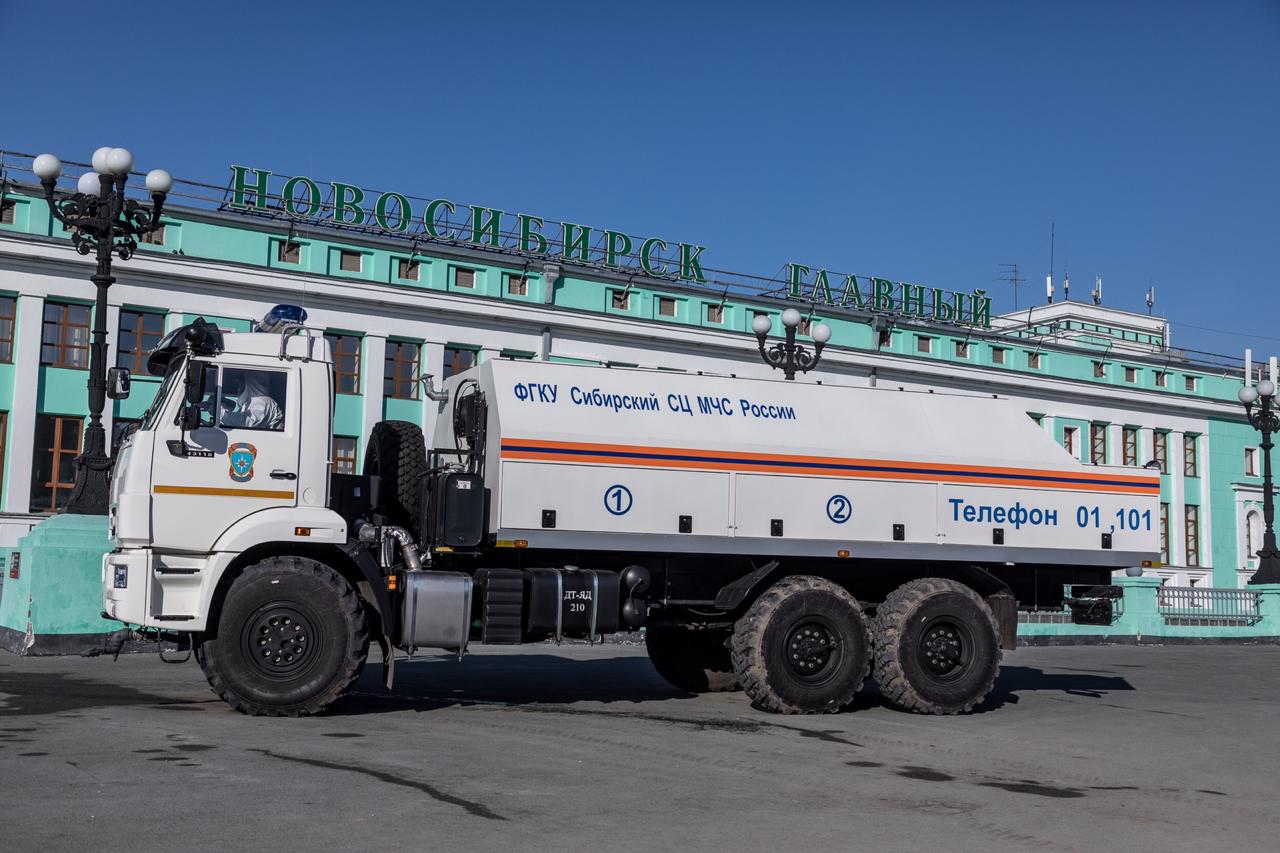 Спасатели МЧС России продолжают проводить дезинфекцию социально значимых объектов (видео)