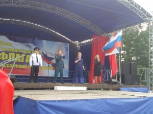 В день Государственного флага сотрудники экстренных служб обучили жителей Бердска  культуре безопасности