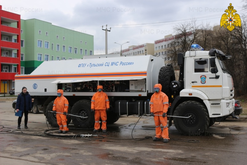 Подразделения МЧС России участвуют в дезинфекции социально-значимых объектов (видео)