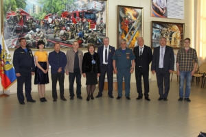 Новая выставка гиперреалистичных картин о пожарных и спасателях открылась в Новосибирске (фото, видео)