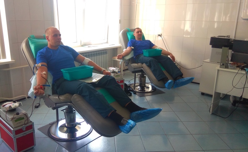 Сотрудники МЧС пополнили банк донорской крови и оказали помощь ветеранам и пожилым людям в период самоизоляции