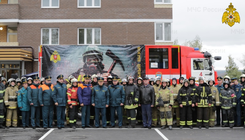 Жители Тульской области приняли участие в организованном МЧС России соревновании «Вертикальный вызов»