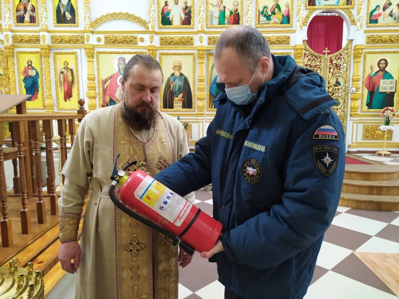 В преддверии Рождества сотрудники МЧС России  проверяют места богослужений
